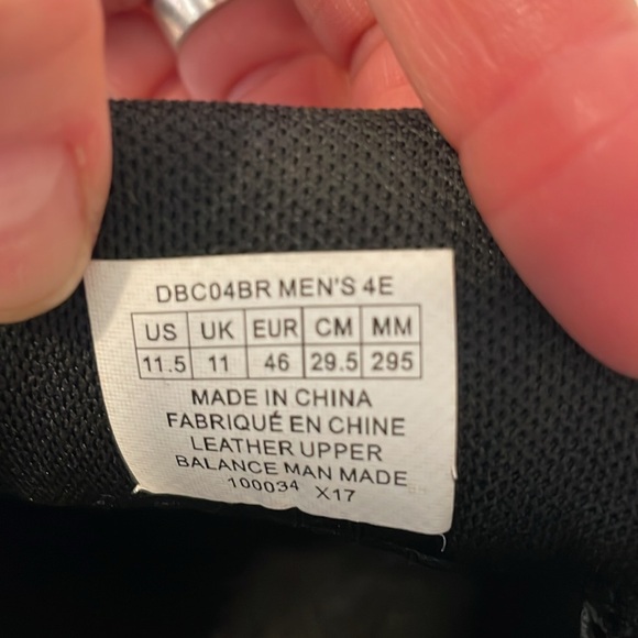 Dunham men’s waterproof shoes brand new without tags.